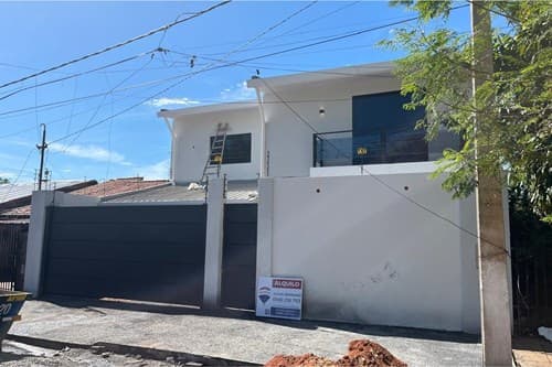 Alquilo casa en lambare