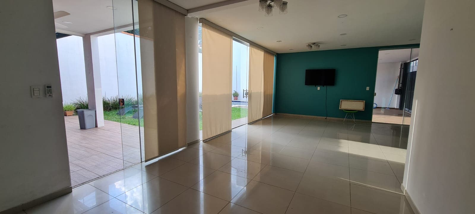 Bella Casa de Lujo, seminueva, en Lambaré, foto 5
