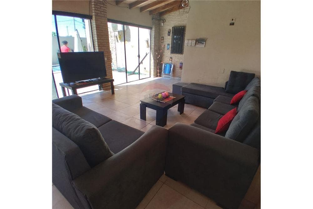 amplia Casa con piscina en Capiatá — foto 4