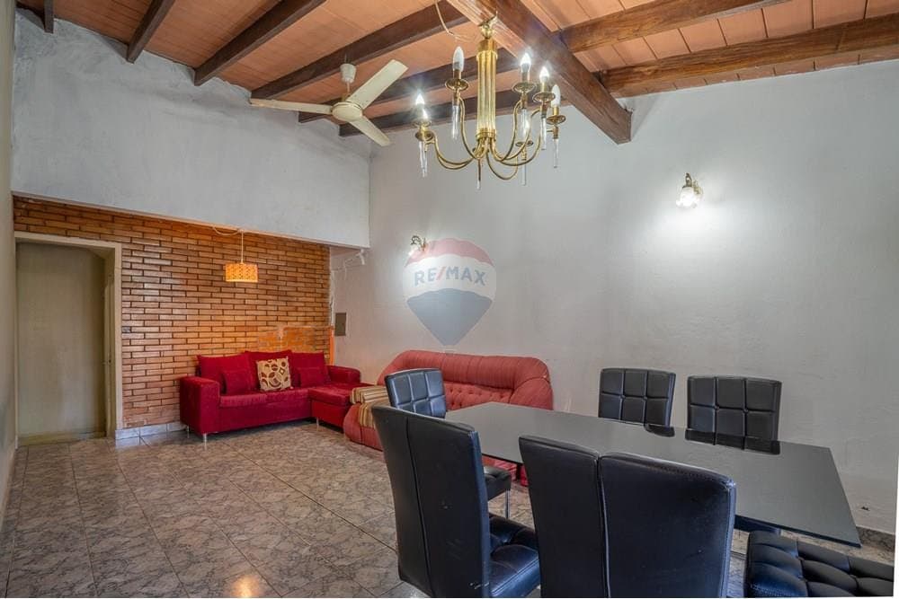 Casa de Dos Plantas en Lambare, Barrio Santa Lucia, foto 4