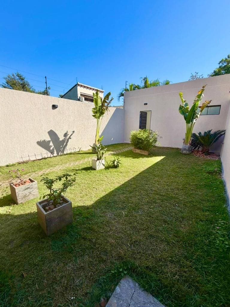 ALQUILO duplex en Jardin de Oro Luque (a pasos del super Villa Sofia)