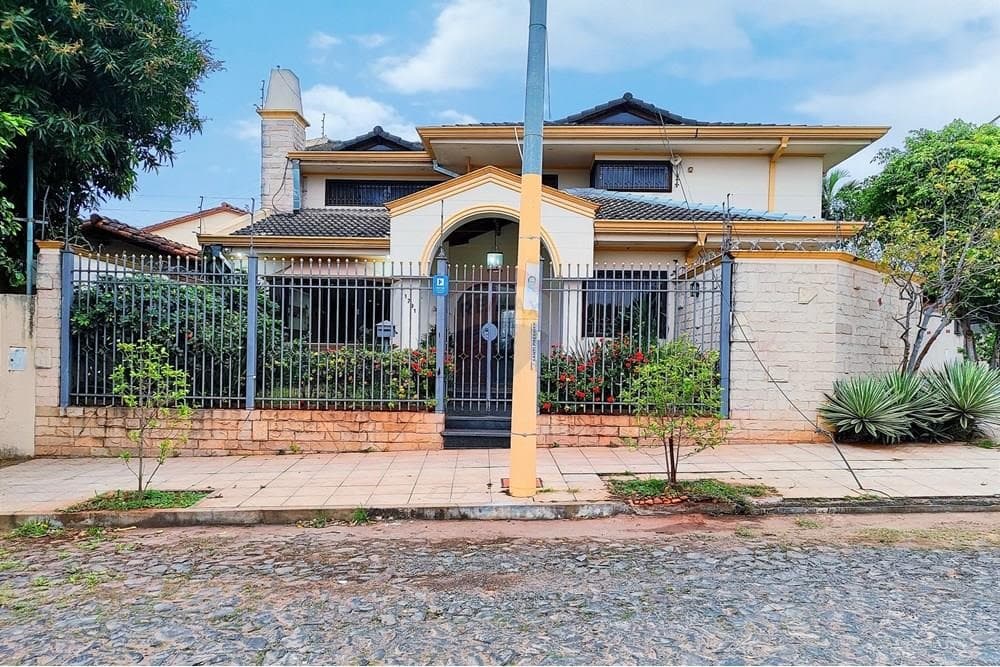 Alquilo amplia casa en tembetary Recoleta