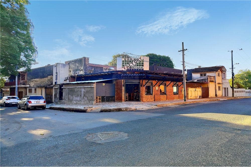 Alquilo local comercial en esquina 101m2
