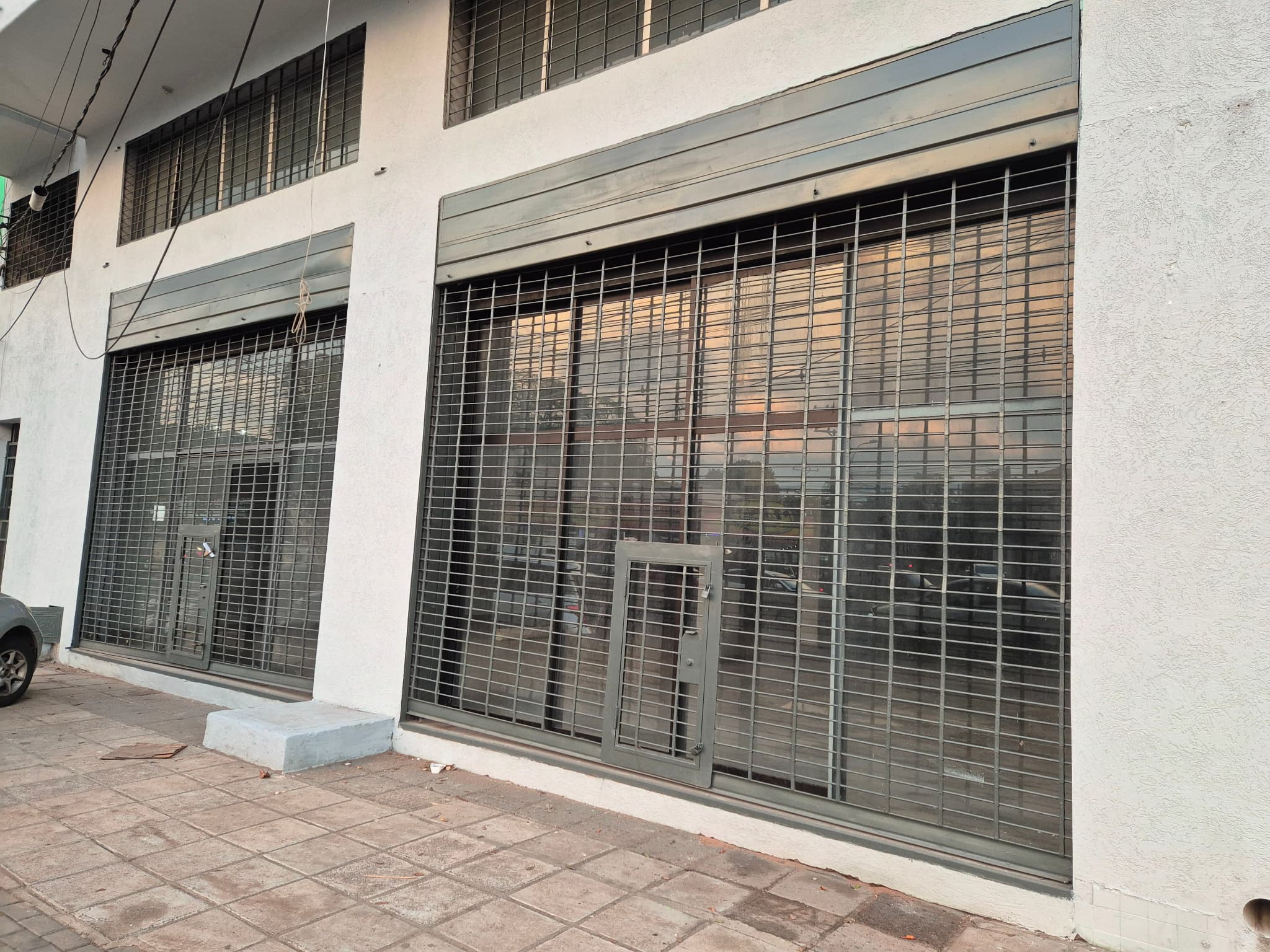 Vendosalones Comerciales Contiguos En Fernando de la Mora Zona Sur — foto principal