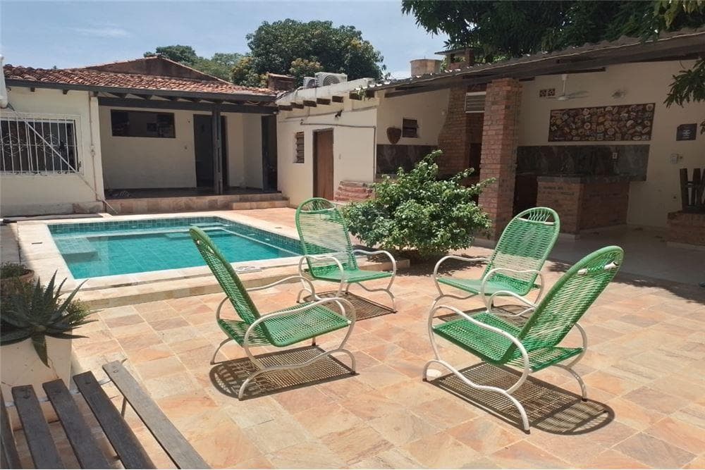 Vendo casa con piscina en Villa Elisa