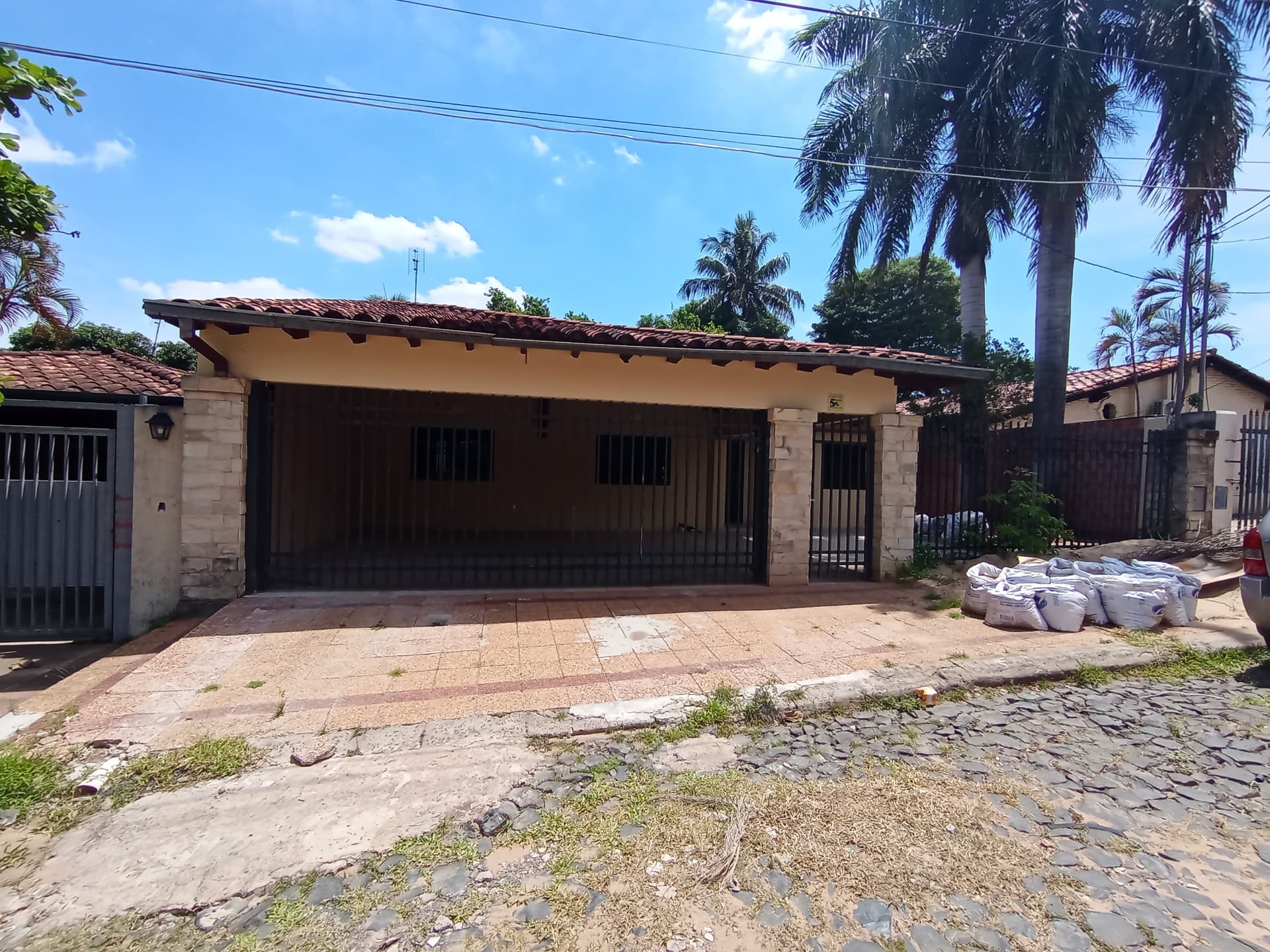Alquilo Amplia Casa Cuarto Barrio Luque