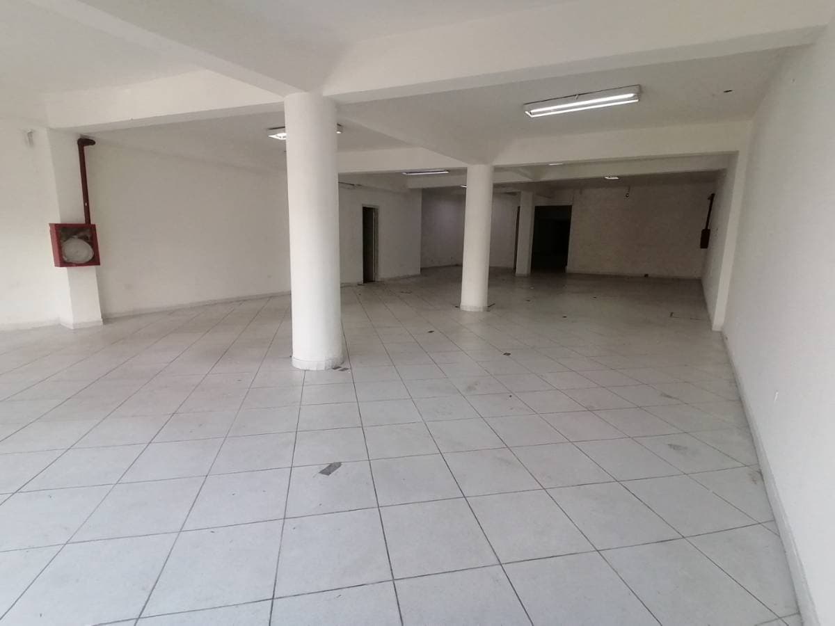 Alquilo local comercial en planta baja en excelente ubicación