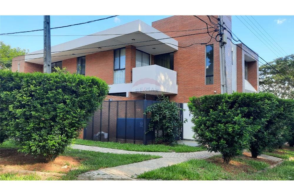 Increíble casa en lambare