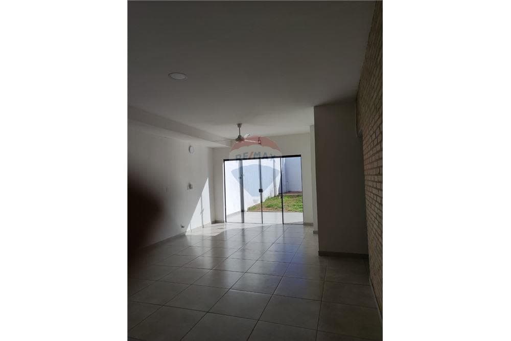 Casa - Alquiler - Lambaré, Paraguay, foto 1