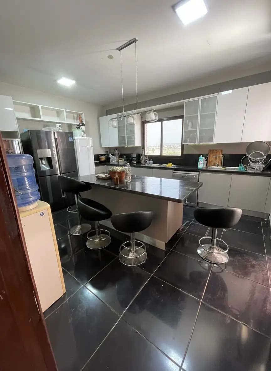 Fdo de la mora, zona sur, en alquiler casa de 4 dormitorios, 500 m2, foto 3