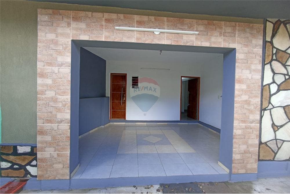 Casa - Alquiler - Luque, Paraguay, foto 2