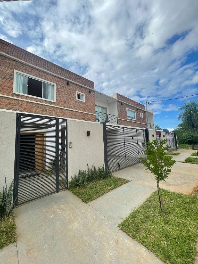 En venta duplex zona avenida nanawa Luque