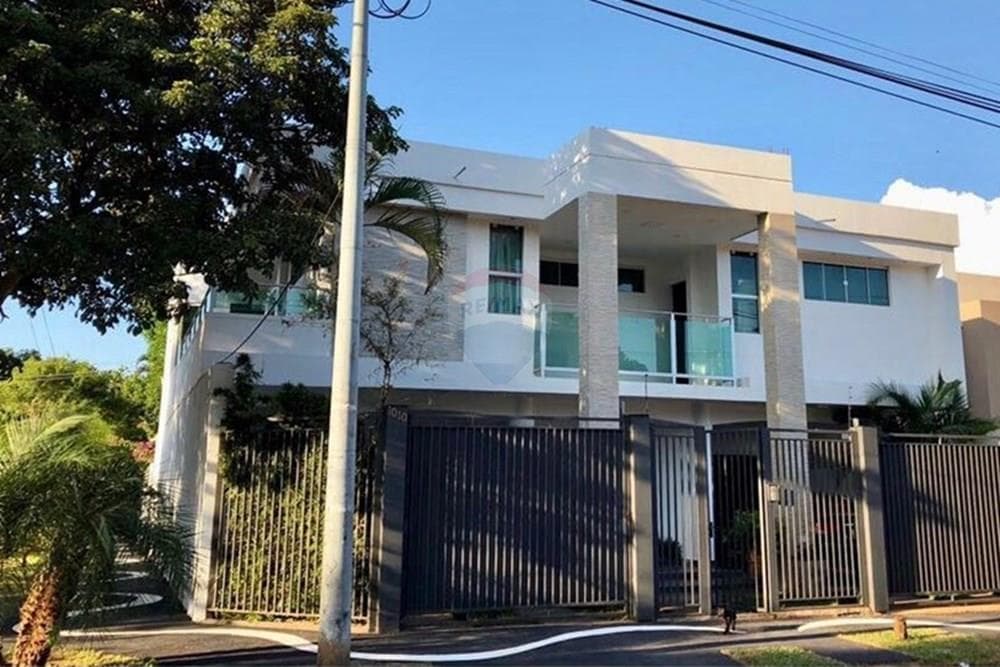 Vendo Casa en esquina - Asunción, Barrio Herrera