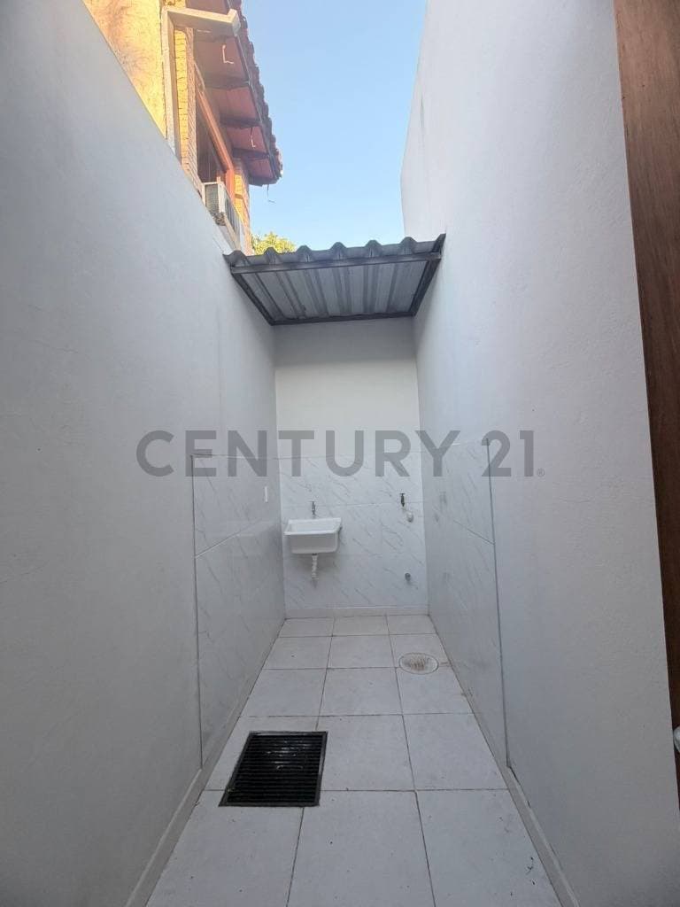 En venta casa en Lambaré, foto 4