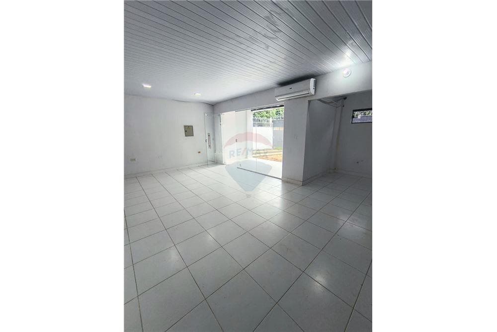 Edificio de 2 Pisos 393 M2 Totales en Luque, foto 5