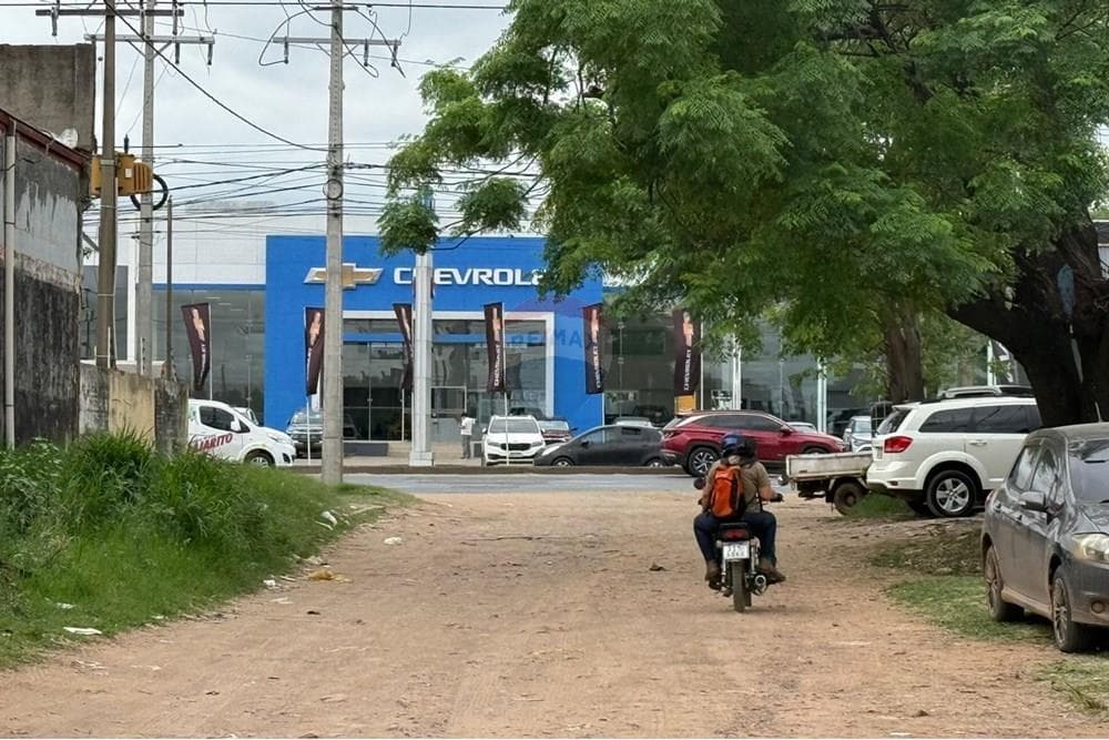 En alquiler tinglado comercial en esquina