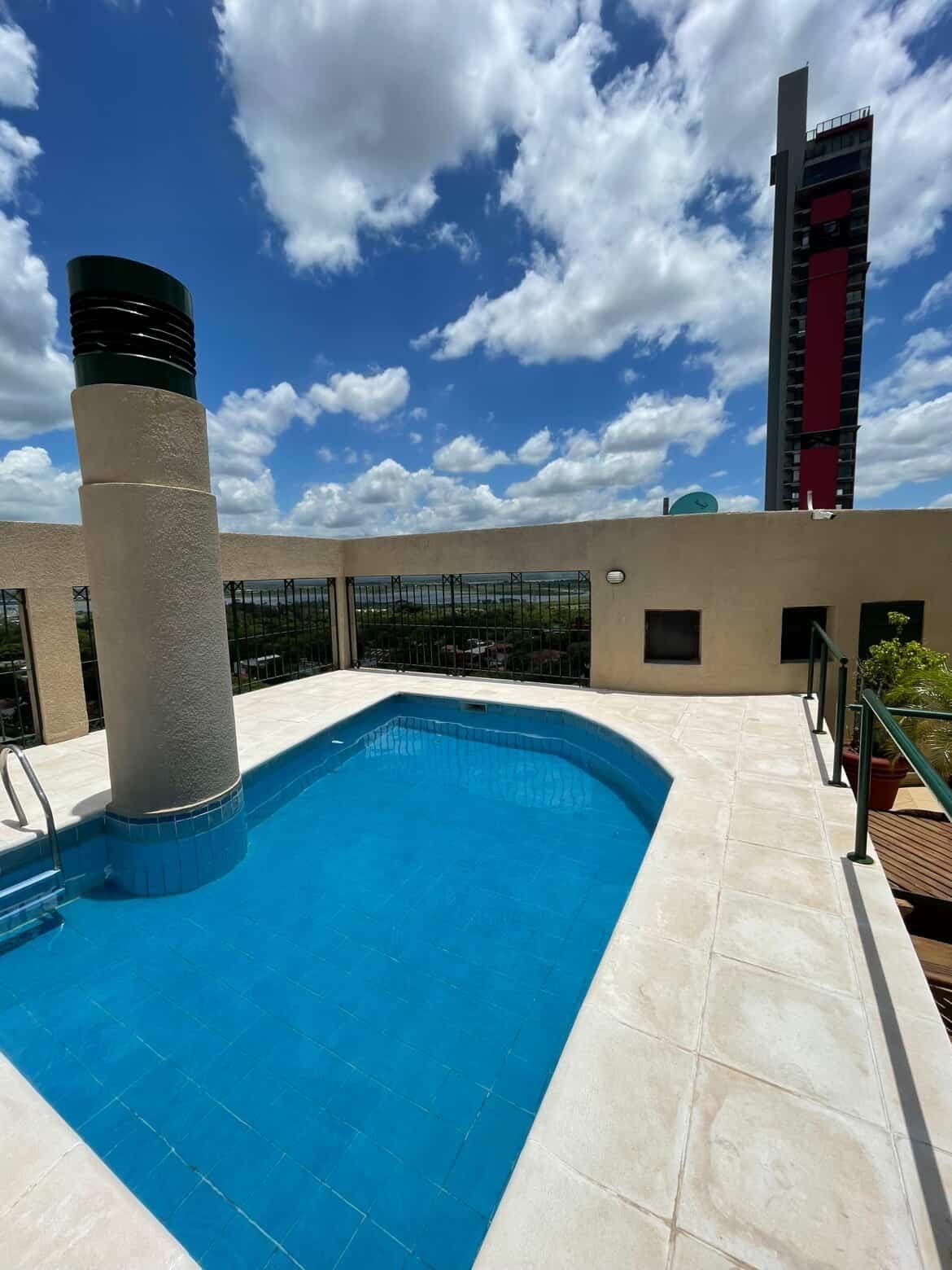 En venta amplió departamento de 3 dormitorios en Las Mercedes, foto 1