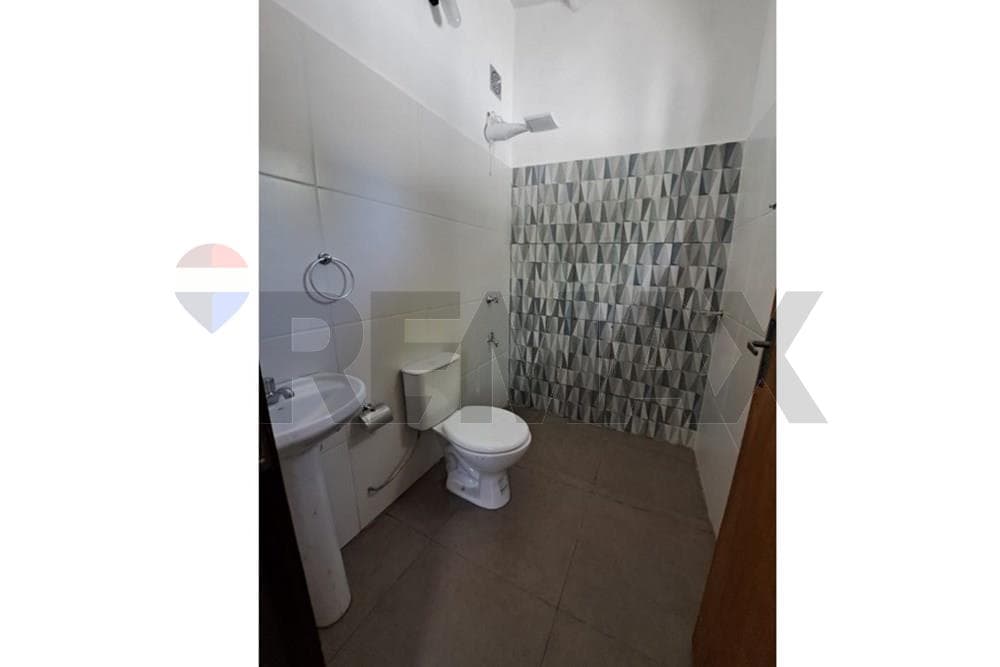 Chalet - Alquiler - Luque, Paraguay — foto 5