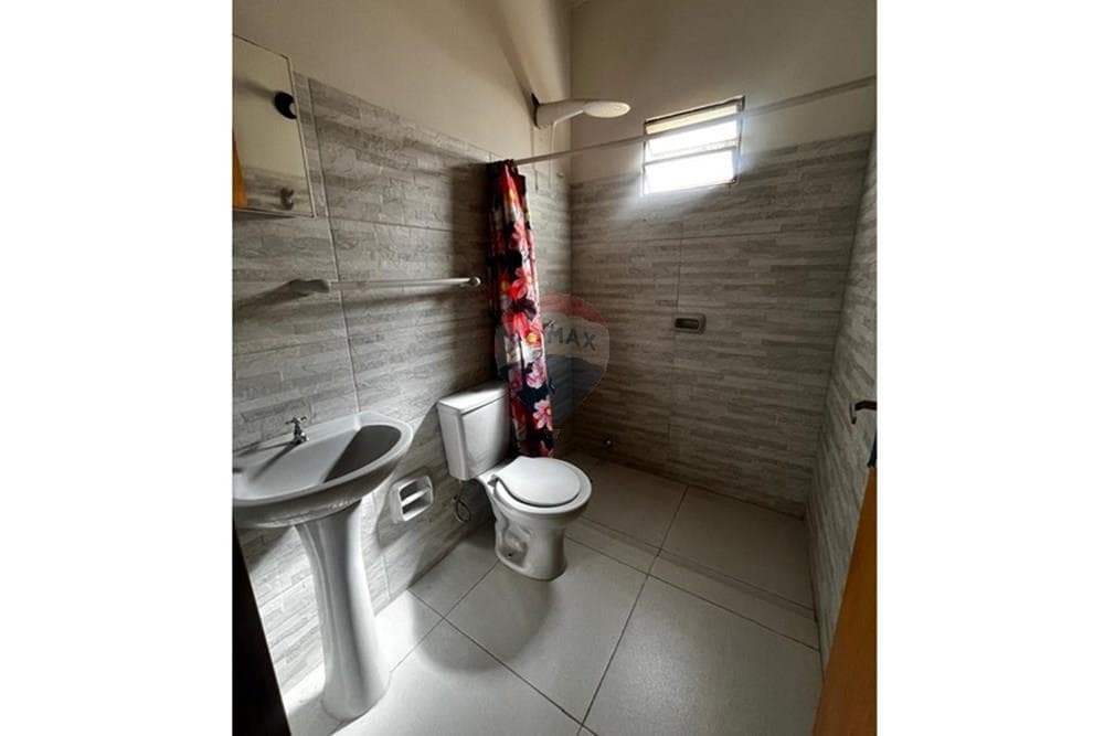 Casa - Alquiler - Lambaré, Paraguay — foto 5