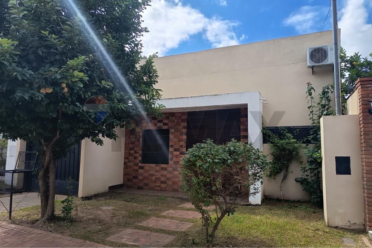 Chalet en Venta en Lambaré, foto 2