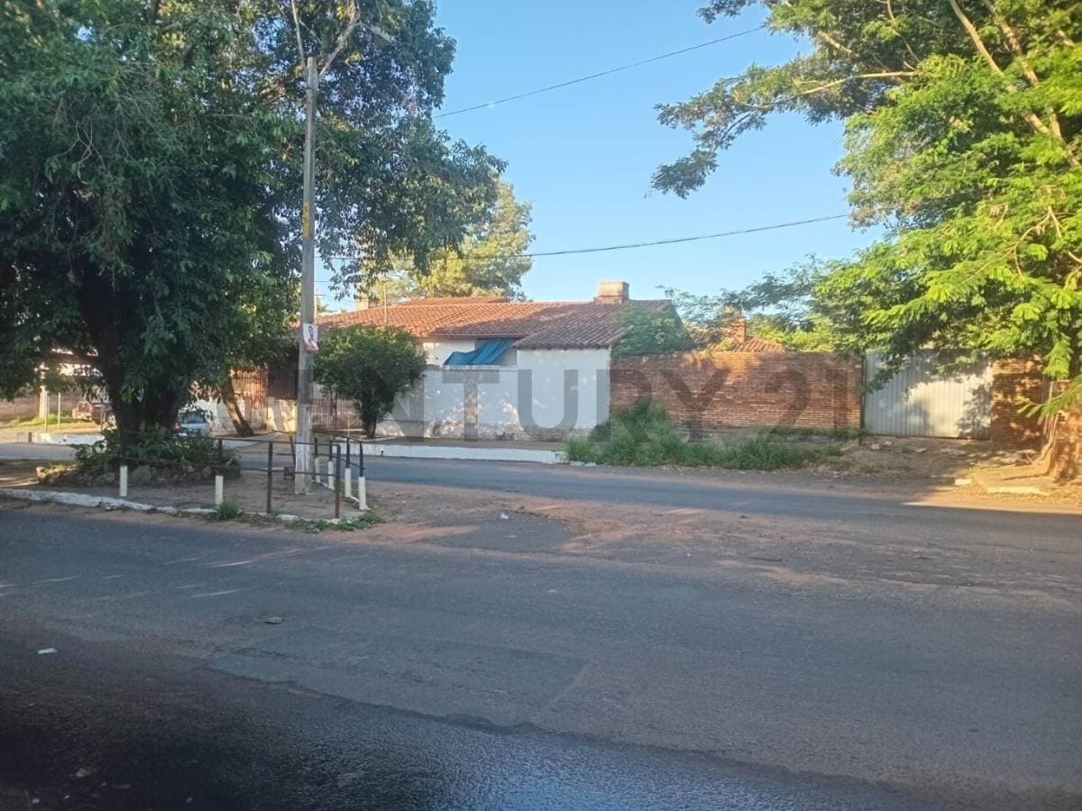Terreno con Casa sobre Augusto Roa Bastos . Salida de calle a calle, foto 2