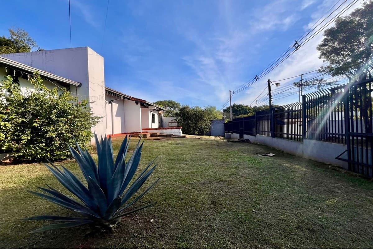 Alquilo casa en alto parana