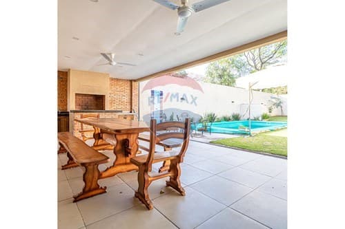 En Venta Casa En San Bernardino Sobre La Avenida Ciervo Cuà — foto 2
