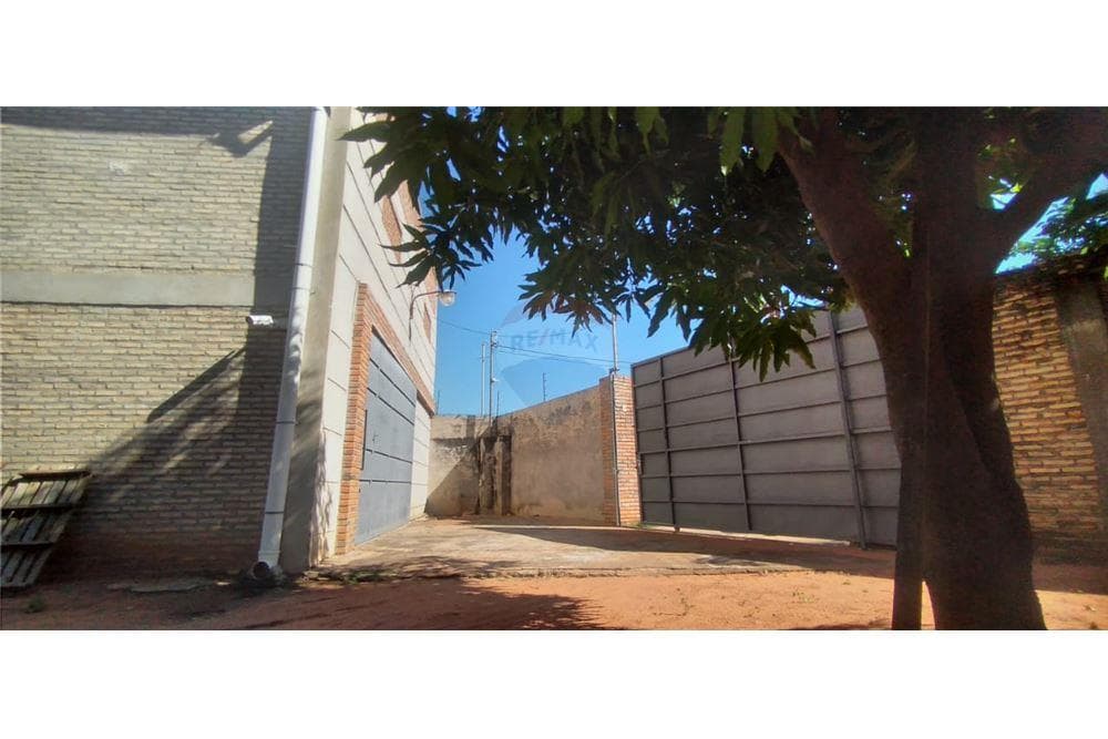 Tinglado con amplio patio en venta, foto 3