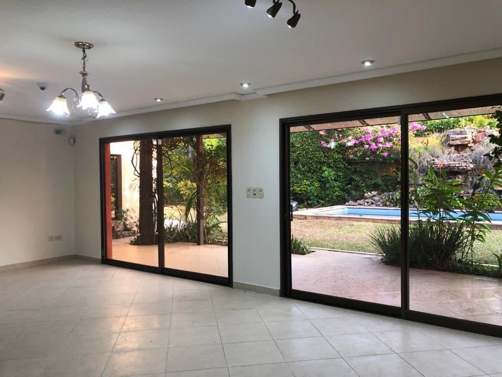 En alquiler, amplia residencia de 6 drs a pasos de casa rica los laureles, foto 4