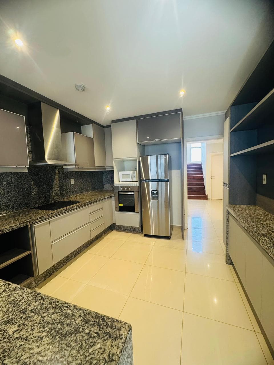 Penthouse de lujo en alquiler – mburucuyá