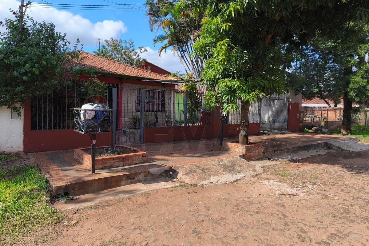 Ubicada sobre la calle Amistad c/ Jardin Botanico del Barrio Las Mercedes — foto 2