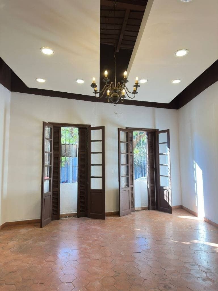 Amplia casa en b° Las Mercedes — foto 2
