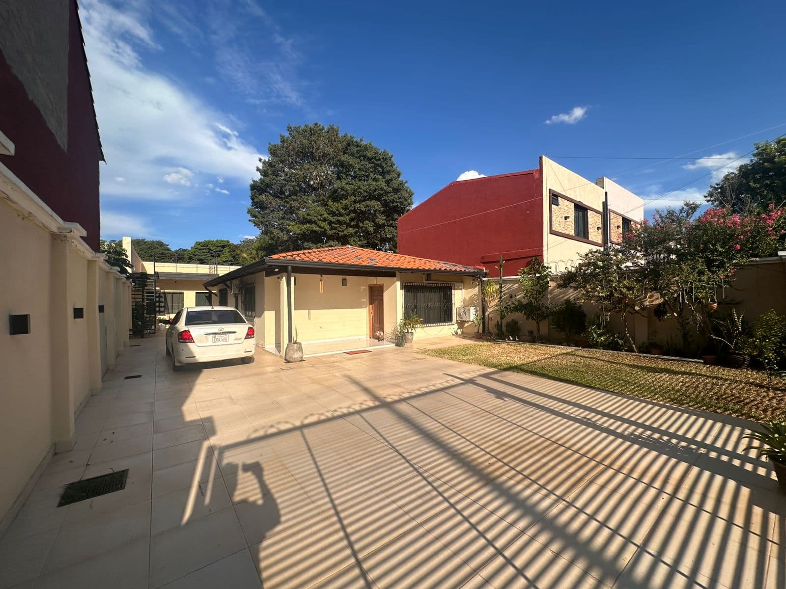 Casa en lambare- barrio santa lucia, foto 2