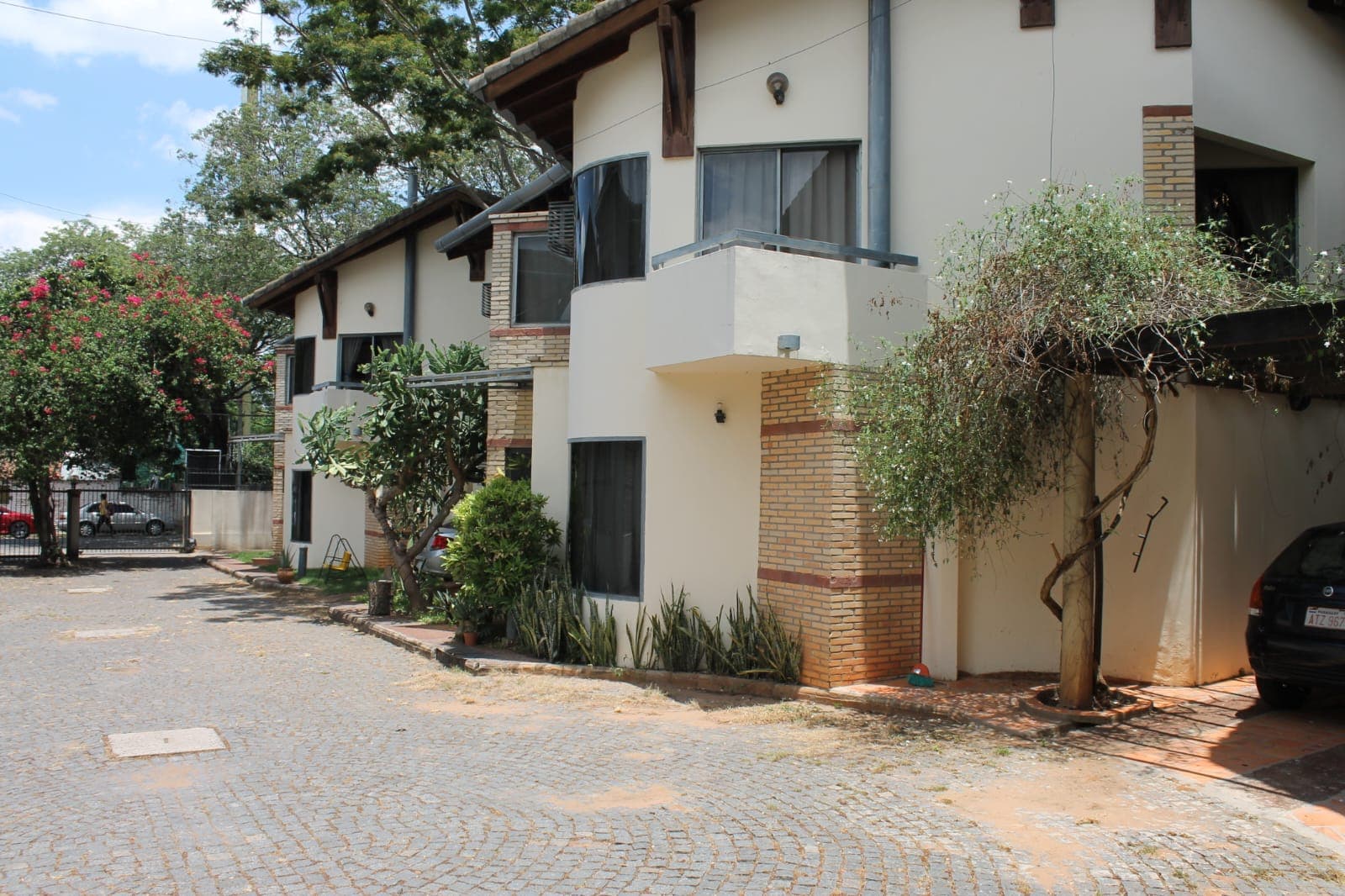 Condominio De 5 Casas En Villa Morra. Asunción — foto 4