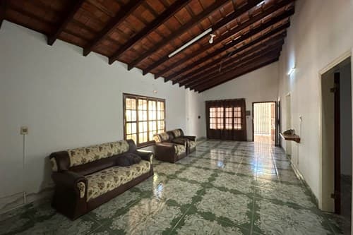 Amplia casa en venta Fernando de la Mora. Sobre la calle asfaltada, foto 2