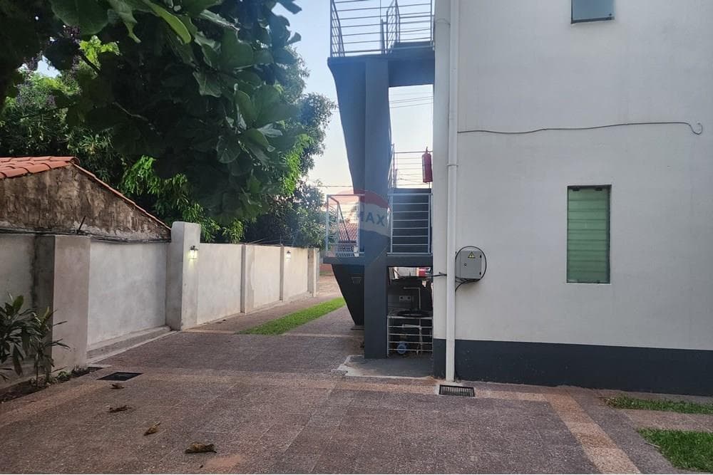 Edificio con 9 deptos en Luque — foto 4