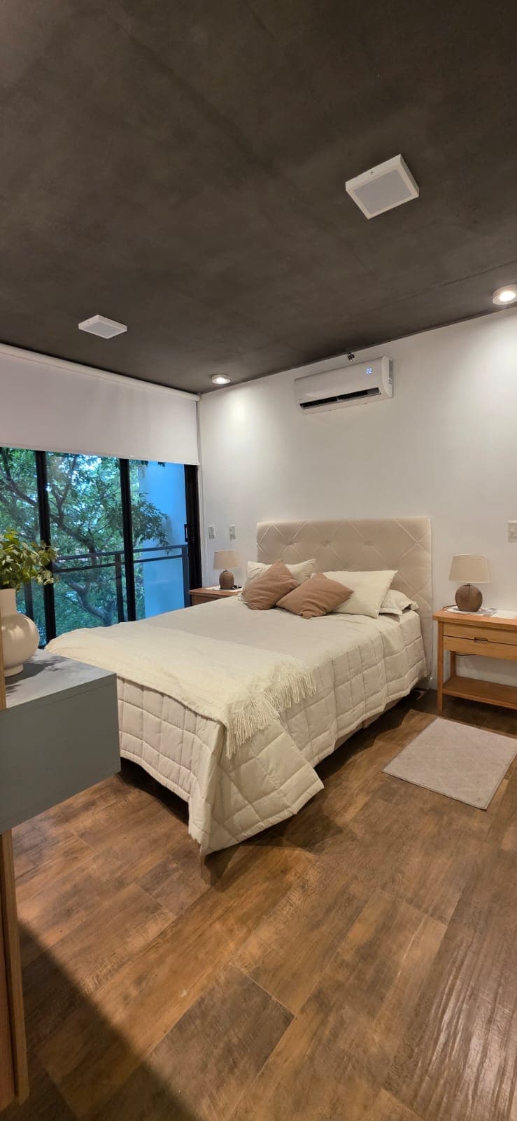 En venta departamento de 2 dorm amoblado en edificio flats Las Mercedes, foto 3