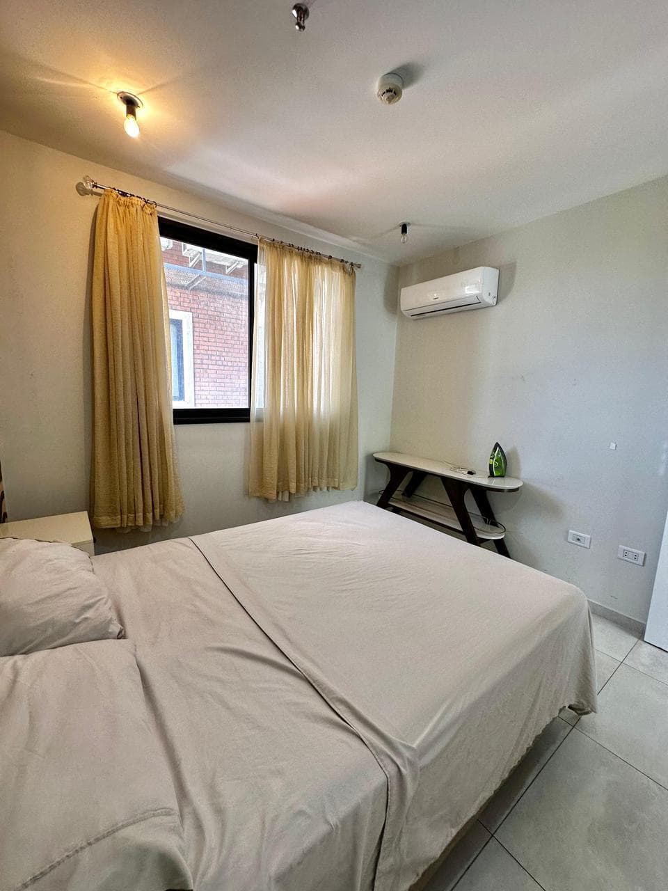EN ALQUILER – Departamento Amoblado en Los Laureles, foto 4