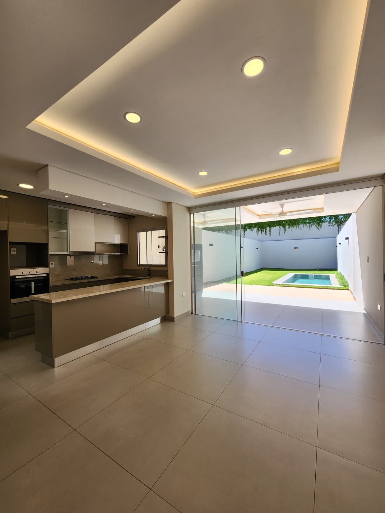 Vendo amplio y moderno Duplex Zona Plaza Madero, Luque