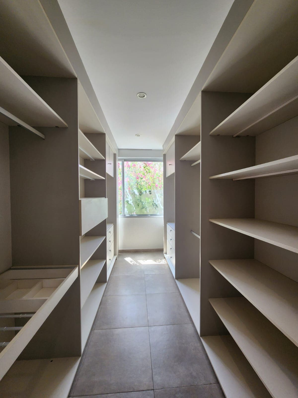 En alquiler hermoso triplex amueblado minimalista domotica zona Carmelitas, foto 4