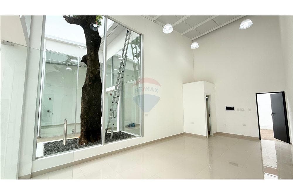 Salones comerciales a estrenar — foto 2