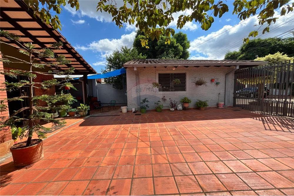 Vendo hermosa casa en lambare en santa rosa 1