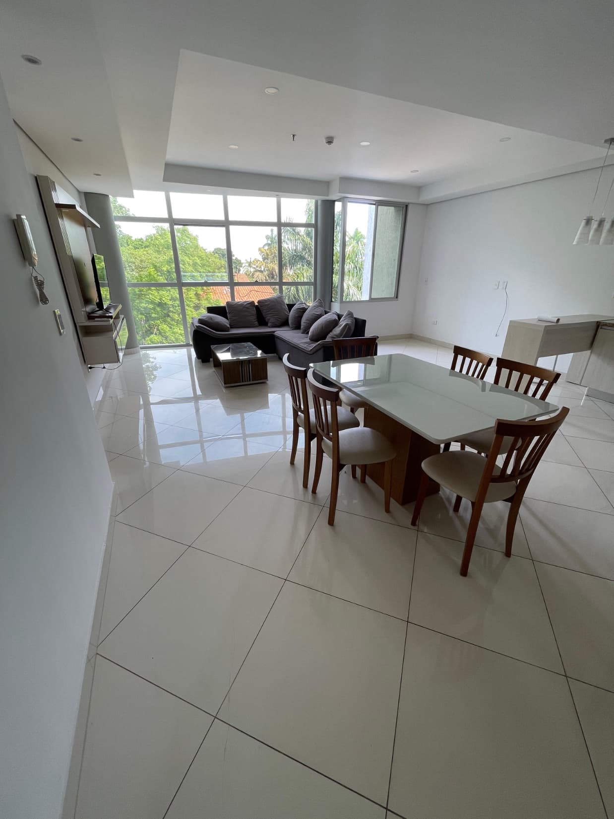 Villamorra, en alquiler depto amoblado de 2 habitaciones en suite, con cochera, foto 4