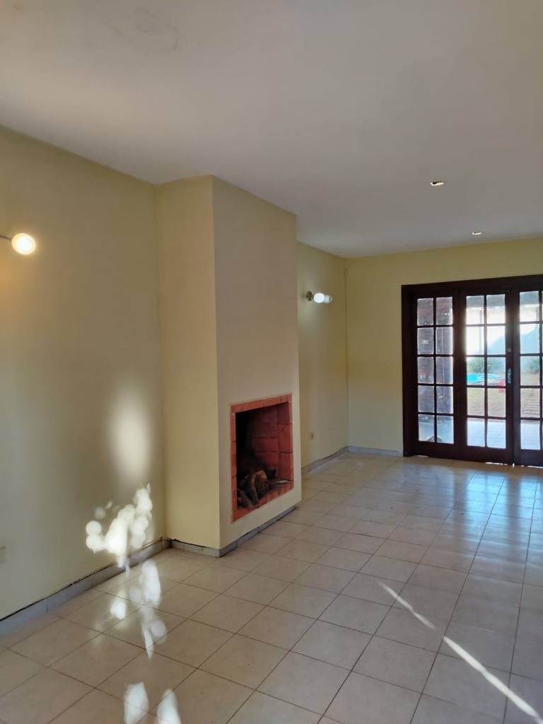 Acogedora Casa en Villa Aurelia con Amplio Patio y Chimenea, foto 4