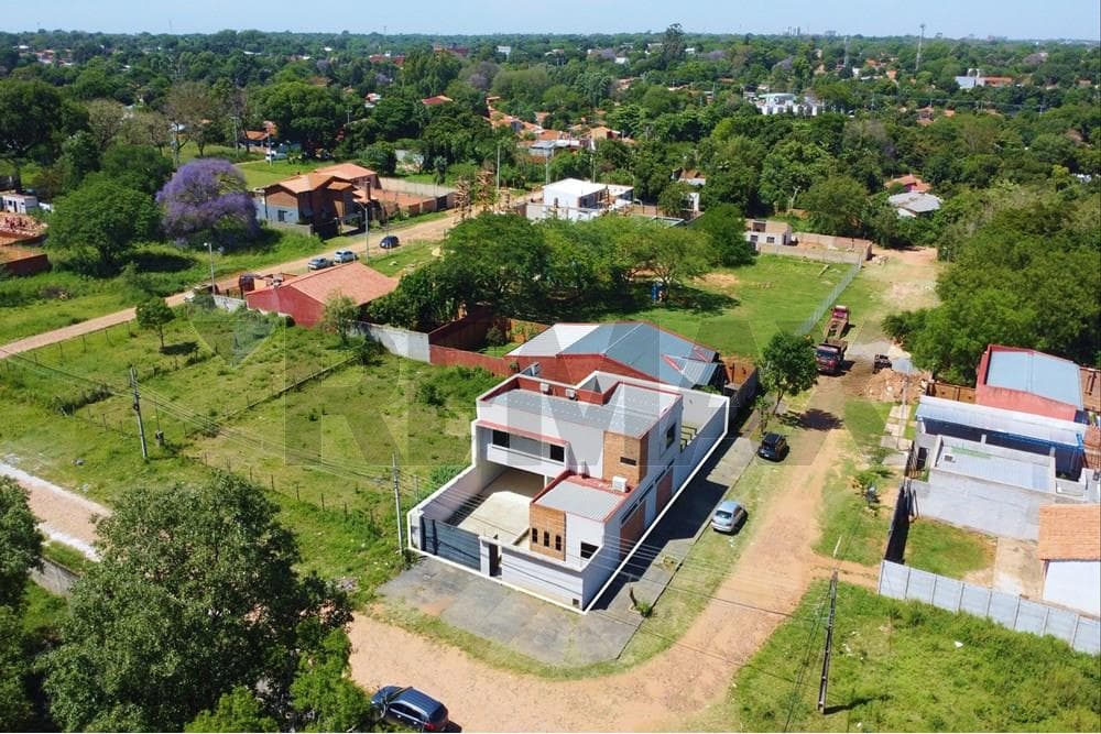 Casa a precio de duplex en Luque, foto 2