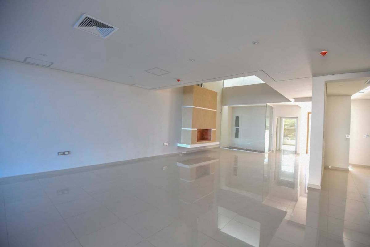 ¡EN ALQUILER! Casa de 4 dormitorios - Zona CIT/Colegio Trinity, foto 2