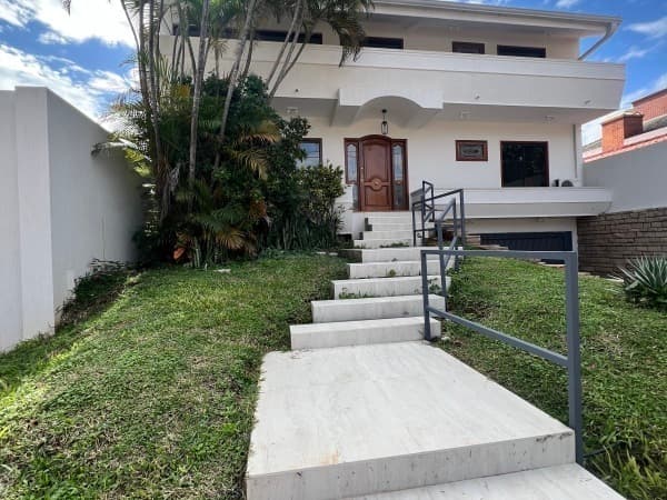 Alquilo gran residencia barrio manora