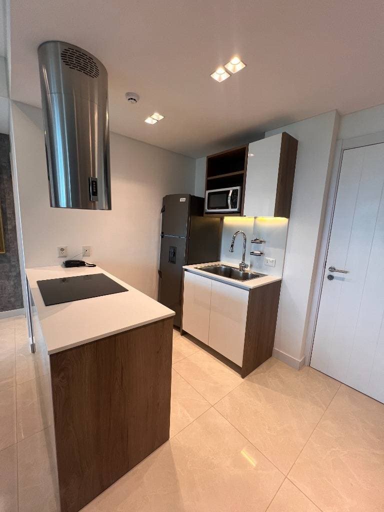 Lujoso departamento amoblado de 1 dormitorio en el edif. Eminent, foto 2