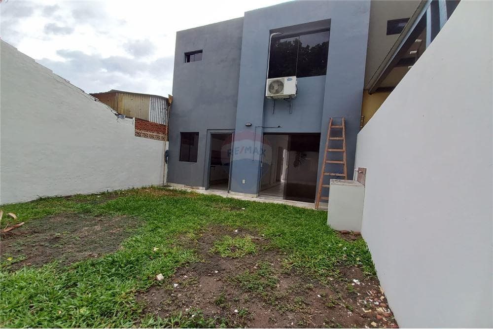 Hermoso Duplex en Fdo. de la Mora Zona Norte, foto 4
