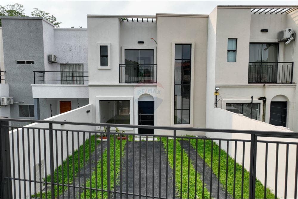 Duplex A Estrenar En Lambare Zona Colegio Sek